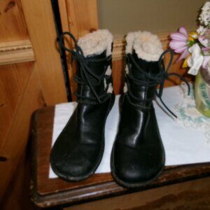 black leather sz 7 uggs ankle boots tie top sherpa lined Ugg Australia